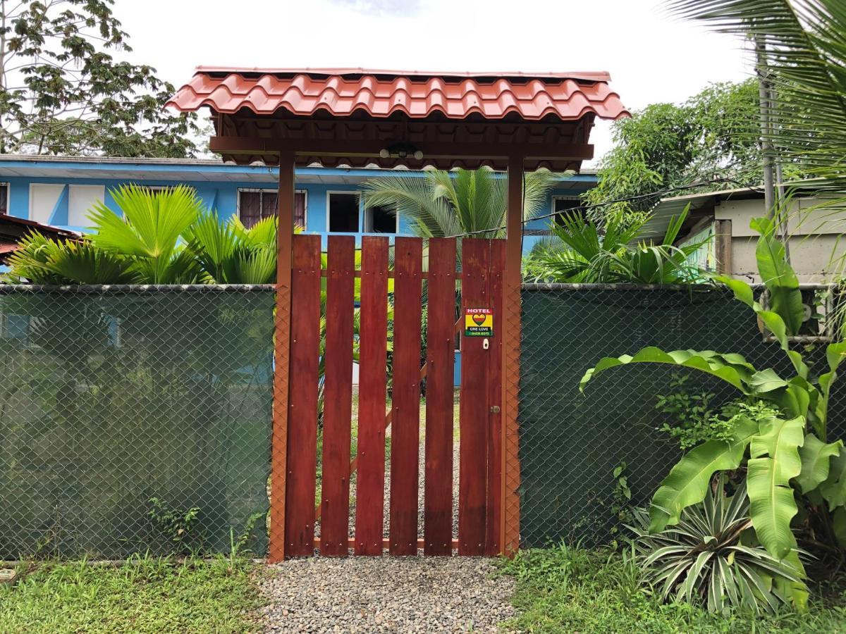 Hotel One Love Puerto Viejo Puerto Viejo de Talamanca المظهر الخارجي الصورة